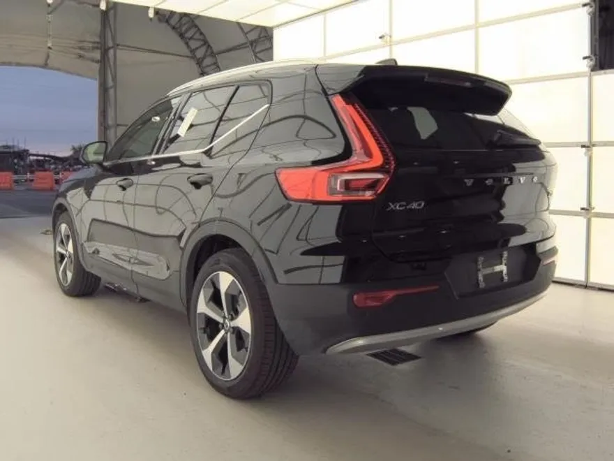 2025 Volvo XC40 Plus photo 1