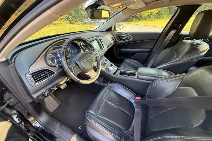 2015 Chrysler 200 C photo 1