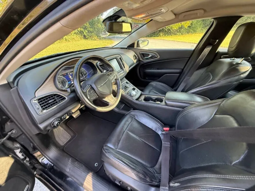 2015 Chrysler 200 C photo 1