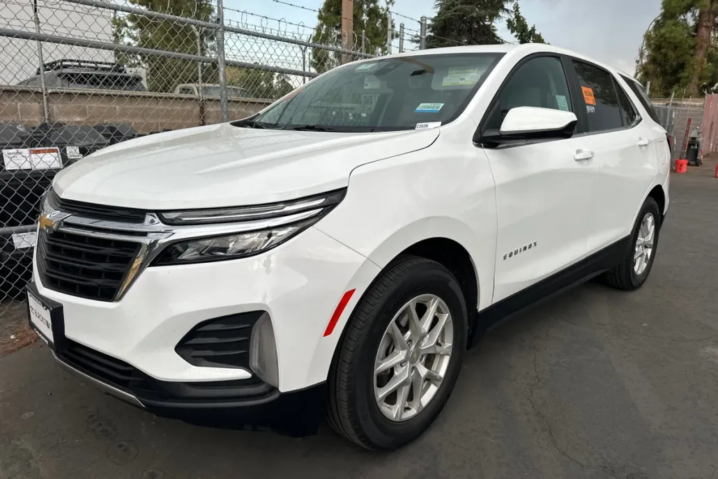 2023 Chevrolet Equinox LT photo 1