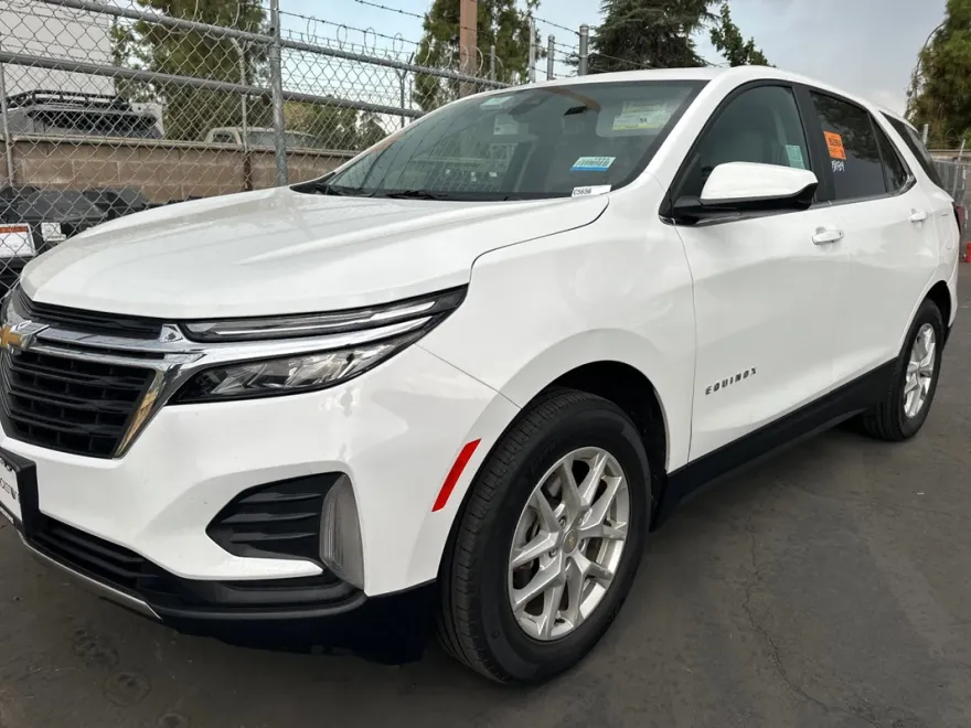 2023 Chevrolet Equinox LT photo 1