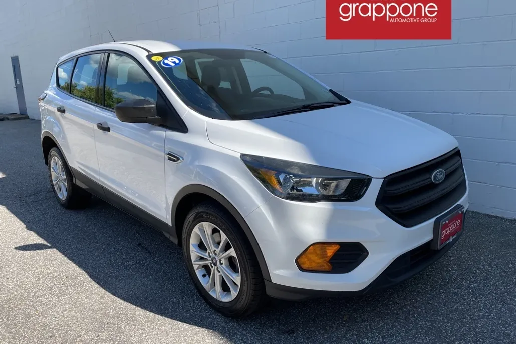 2019 Ford Escape S photo 1