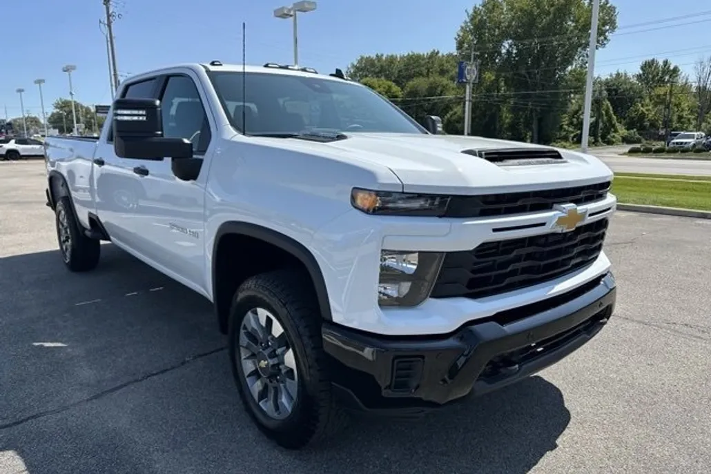 2026 Chevrolet Silverado 2500HD Custom photo 1