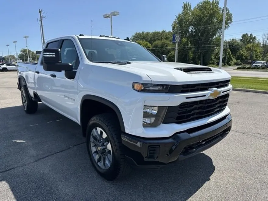 2026 Chevrolet Silverado 2500HD Custom photo 1