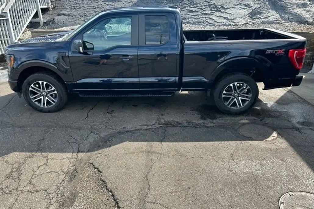 2023 Ford F-150 XL photo 1