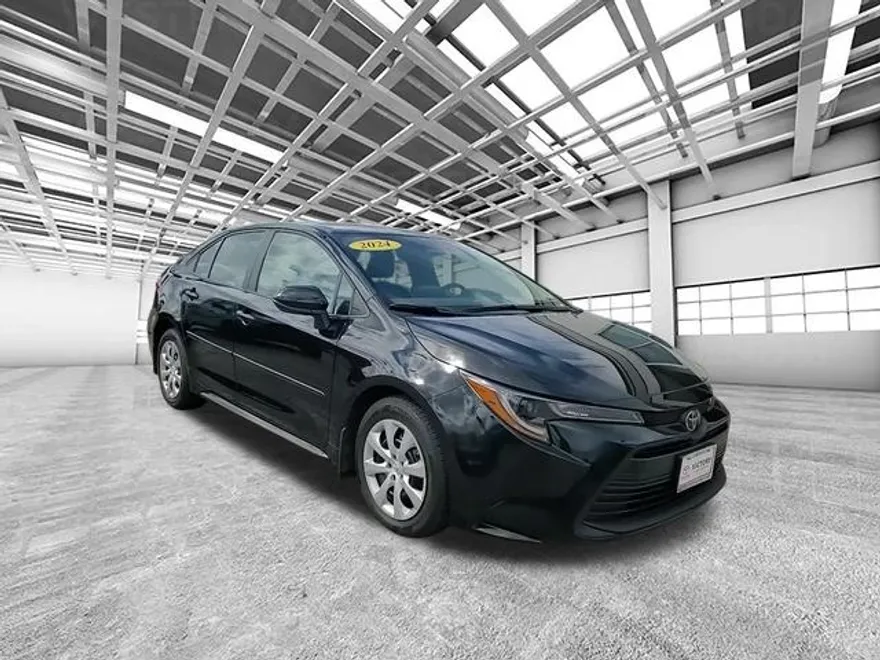 2024 Toyota Corolla LE photo 1