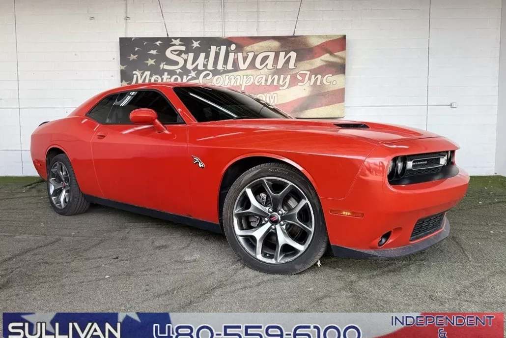 2017 Dodge Challenger SXT photo 1