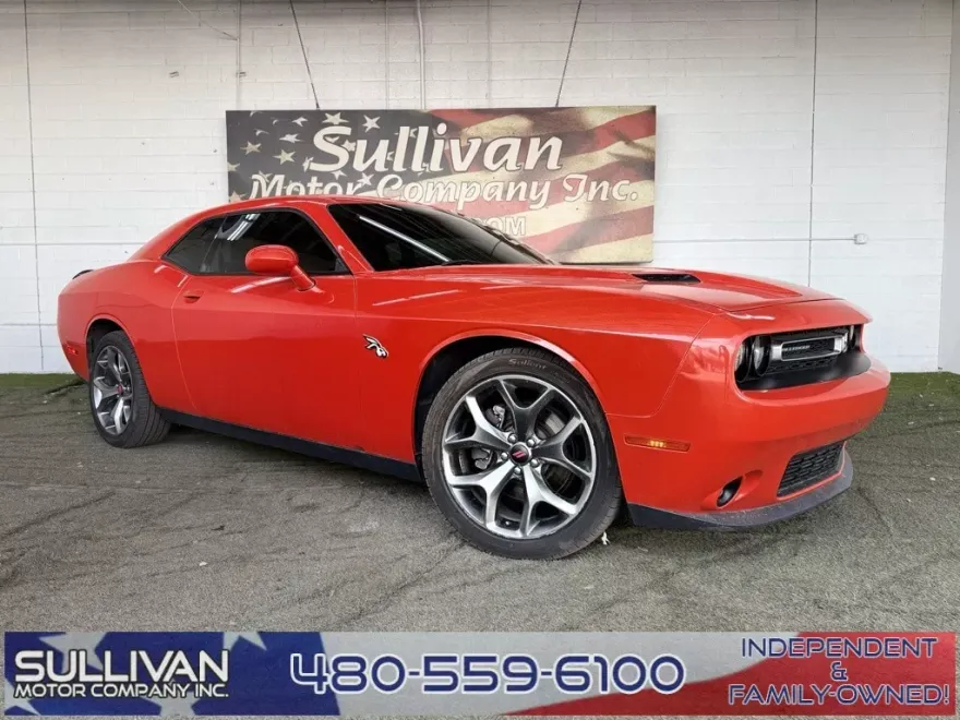2017 Dodge Challenger SXT photo 1