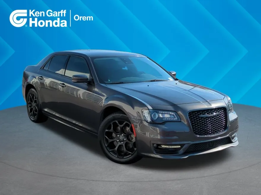 2021 Chrysler 300 Touring L photo 1