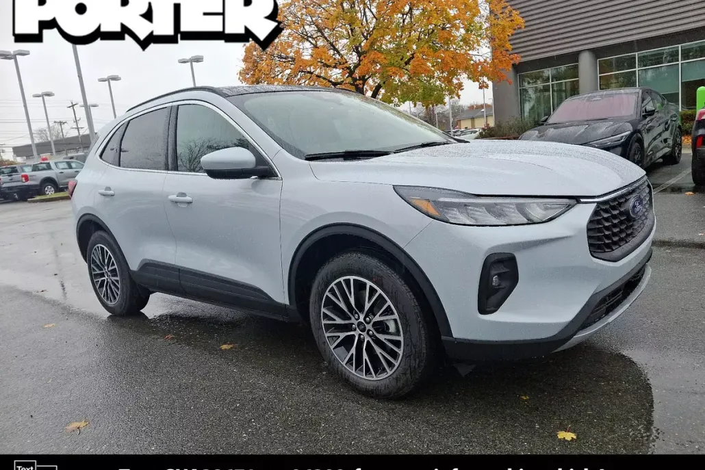 2025 Ford Escape Titanium photo 1