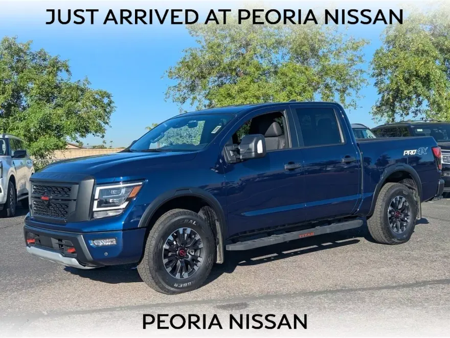 2023 Nissan Titan PRO-4X photo 1