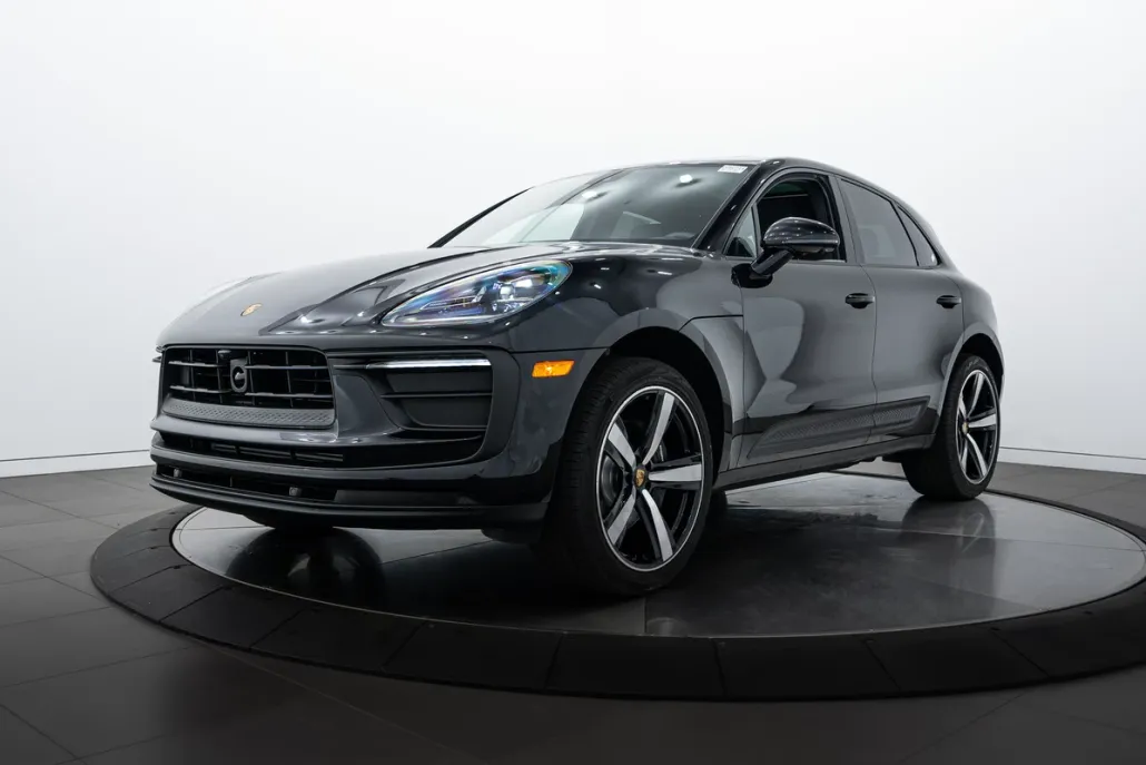 2025 Porsche Macan Base photo 1