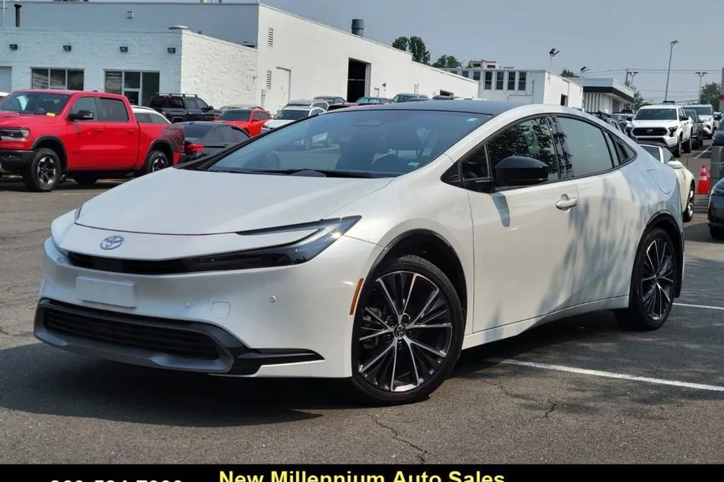 2024 Toyota Prius XLE photo 1