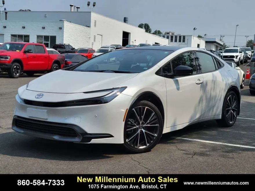 2024 Toyota Prius XLE photo 1