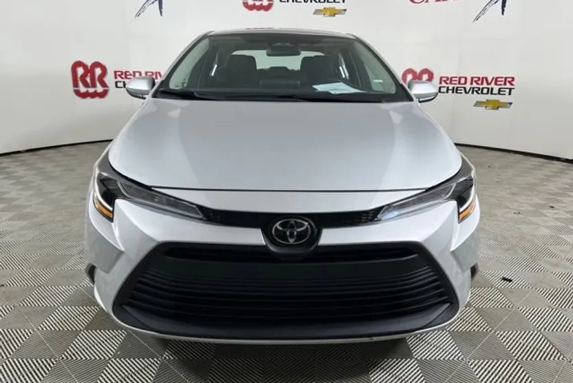 2024 Toyota Corolla LE photo 1