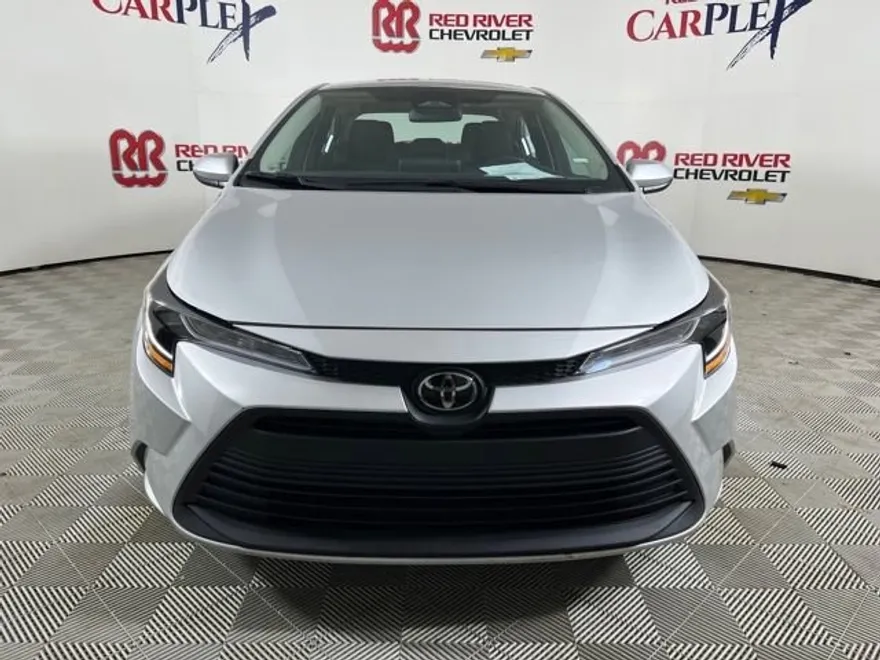 2024 Toyota Corolla LE photo 1