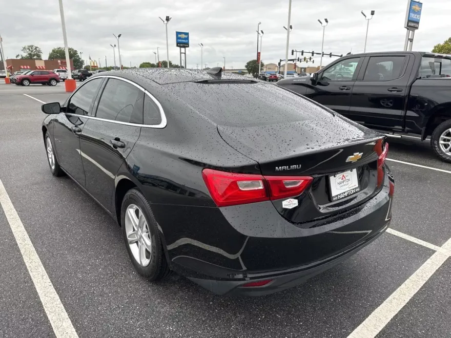 2022 Chevrolet Malibu LS photo 1