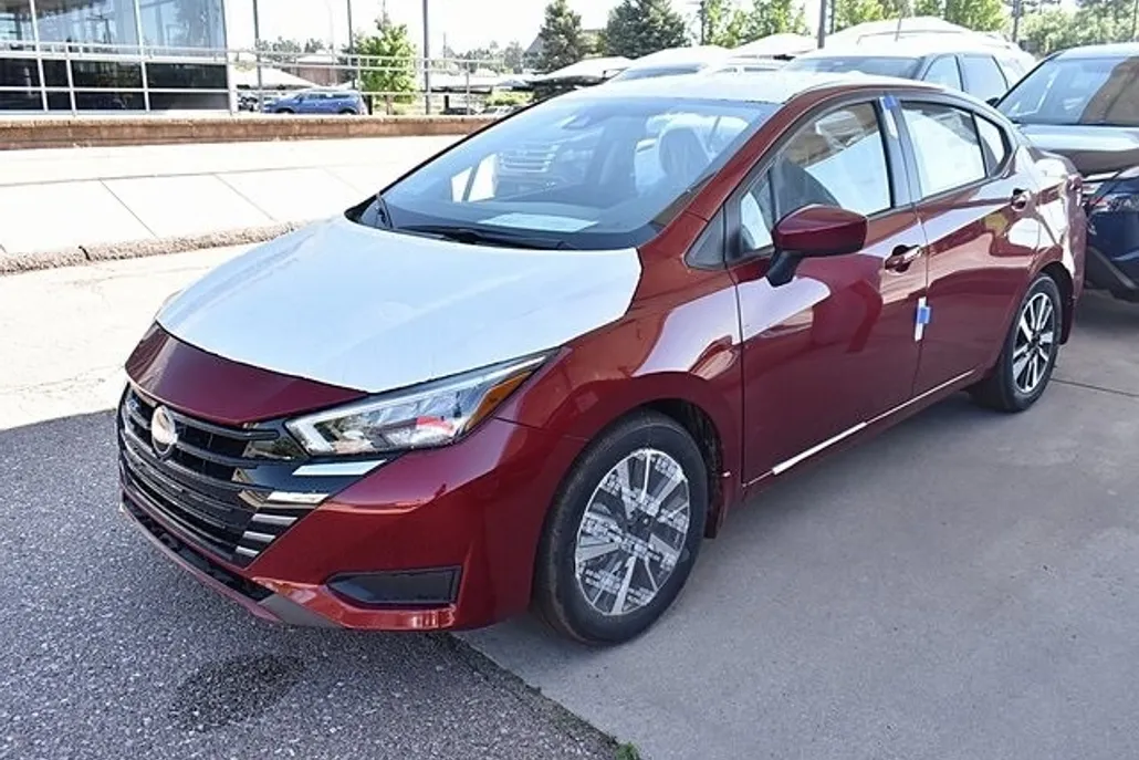 2025 Nissan Versa 1.6 SV photo 1