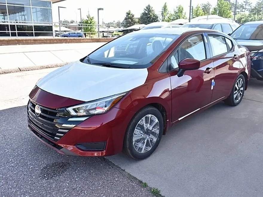 2025 Nissan Versa 1.6 SV photo 1
