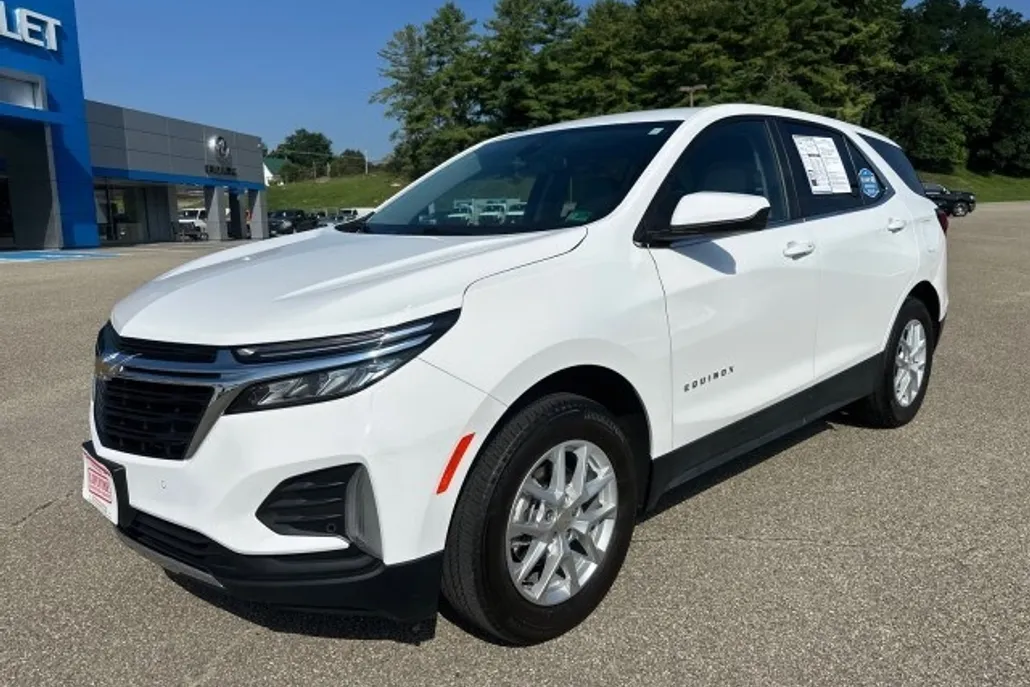2023 Chevrolet Equinox LT photo 1