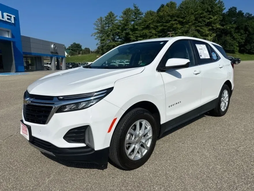 2023 Chevrolet Equinox LT photo 1