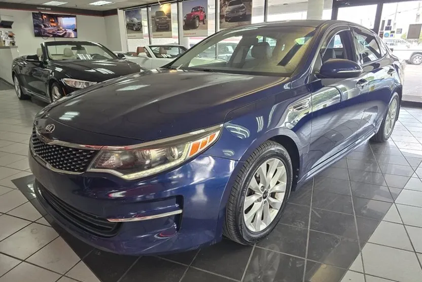 2018 Kia Optima EX photo 1
