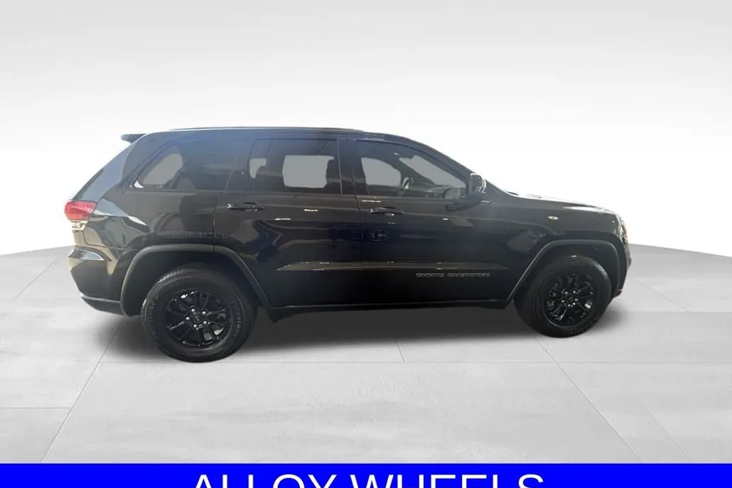 2019 Jeep Grand Cherokee Laredo photo 1