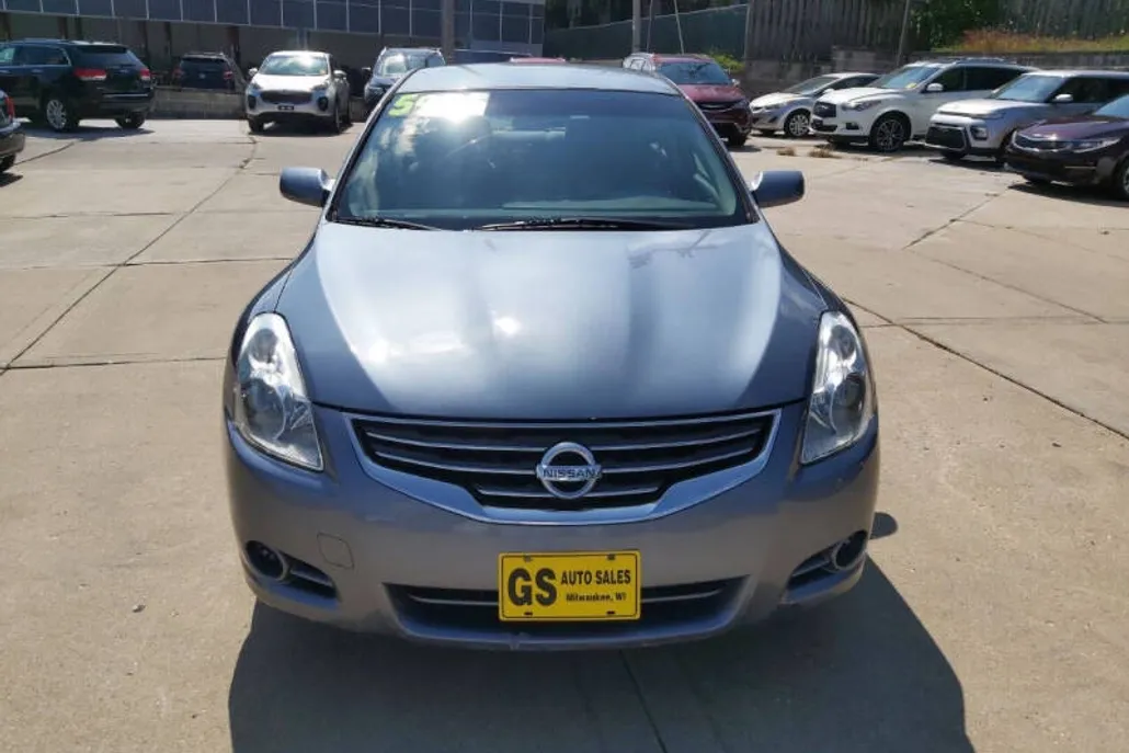 2010 Nissan Altima 2.5 photo 1