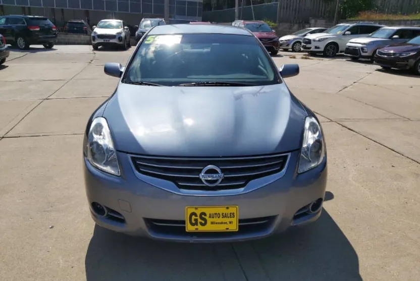 2010 Nissan Altima 2.5 photo 1