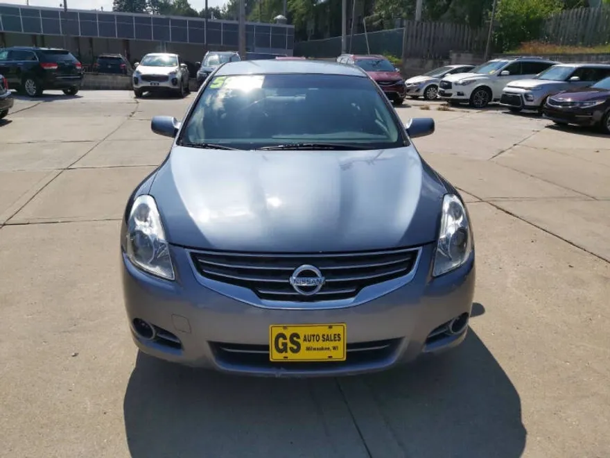 2010 Nissan Altima 2.5 photo 1