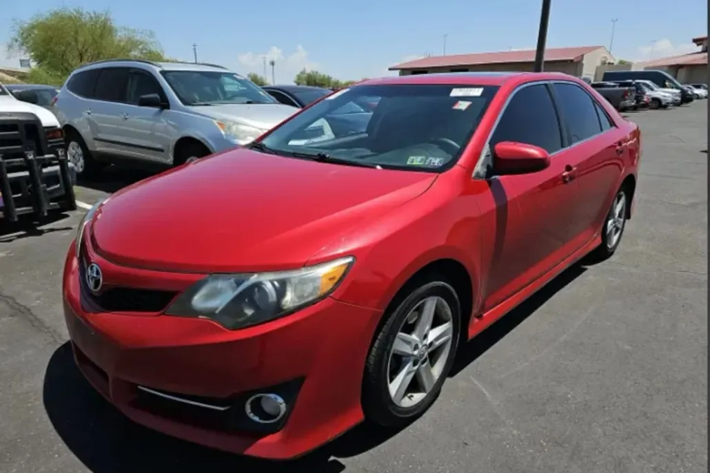 2012 Toyota Camry SE photo 1