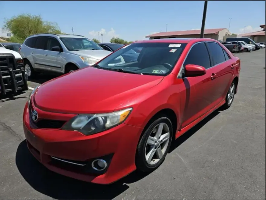 2012 Toyota Camry SE photo 1