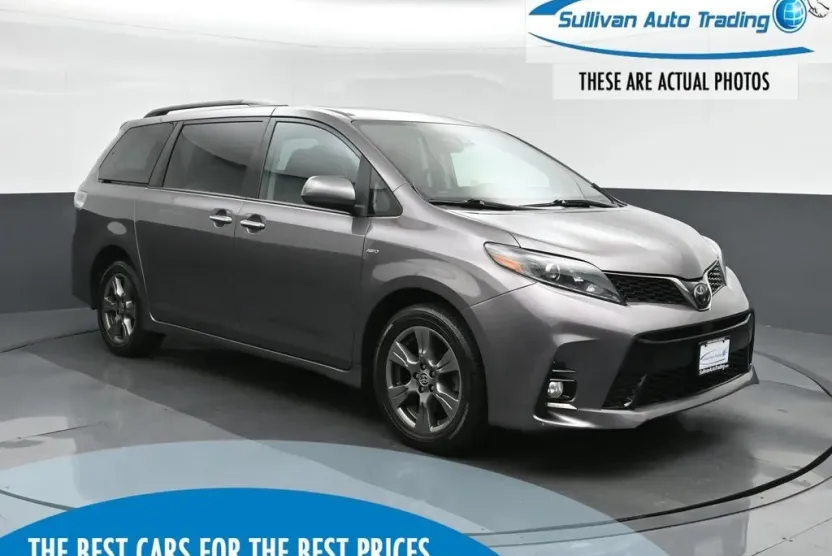 2020 Toyota Sienna SE Premium photo 1