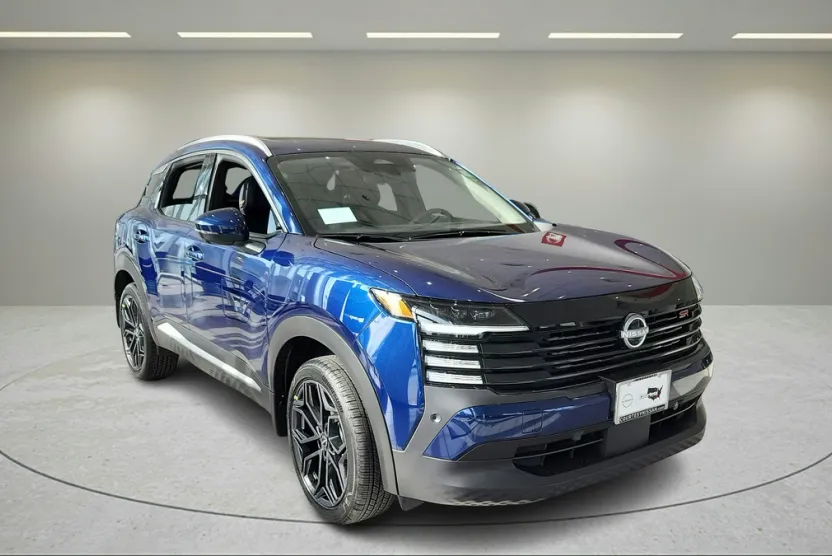2025 Nissan Kicks SR photo 1