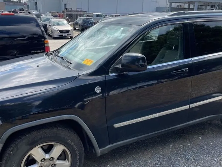 2011 Jeep Grand Cherokee Laredo photo 1