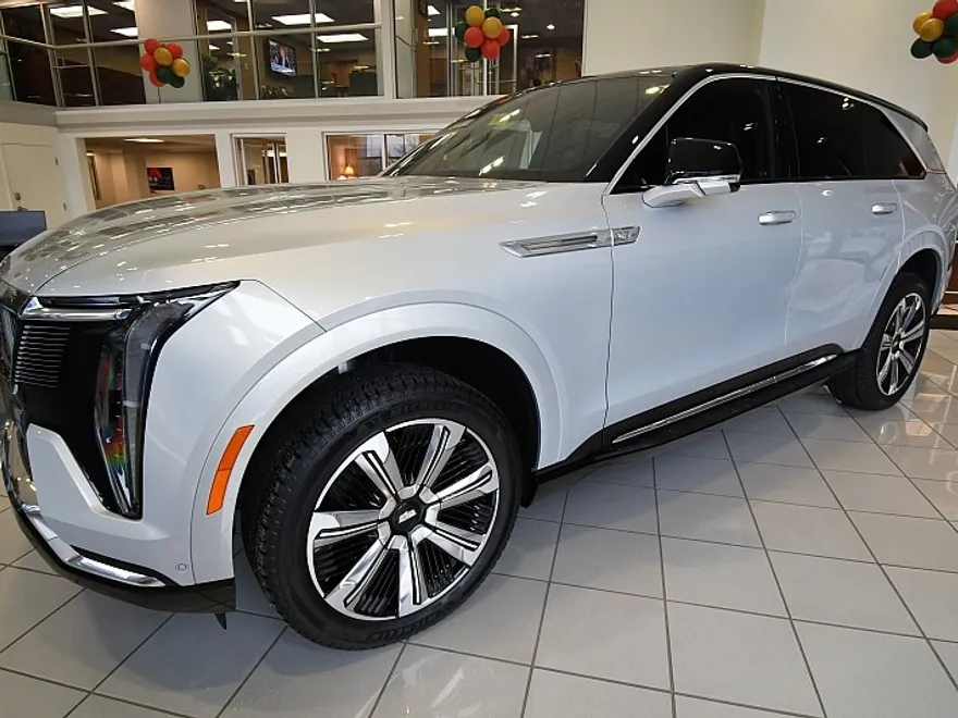 2025 Cadillac Escalade IQ Luxury photo 1