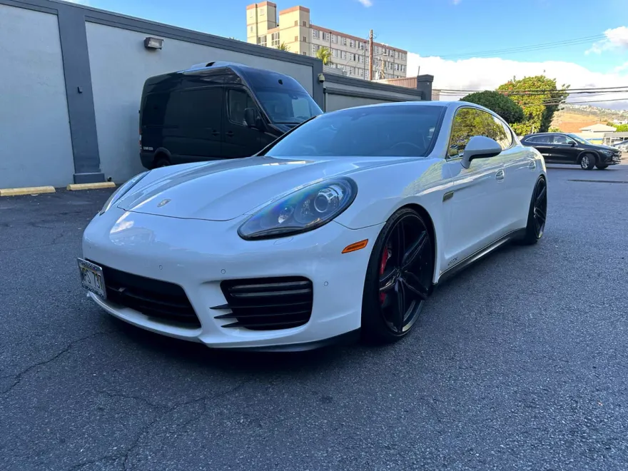 2015 Porsche Panamera GTS photo 1