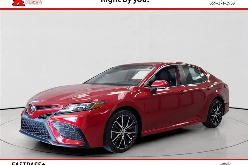 2022 Toyota Camry SE photo 1