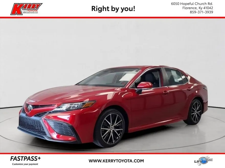 2022 Toyota Camry SE photo 1