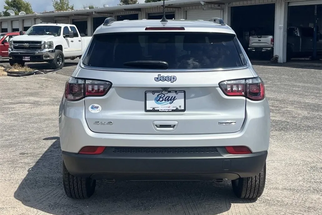 2025 Jeep Compass Latitude photo 1