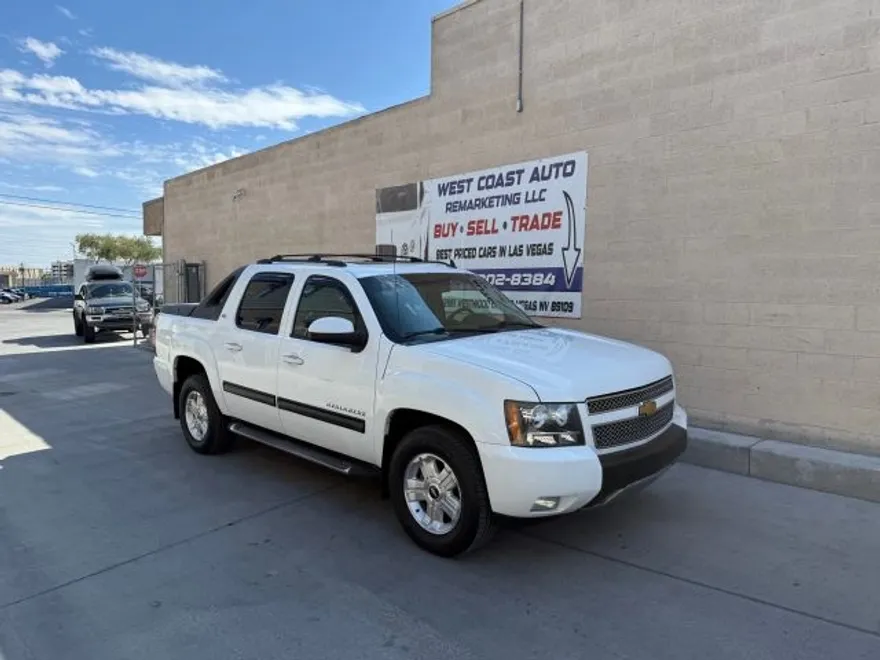 2012 Chevrolet Avalanche LT photo 1