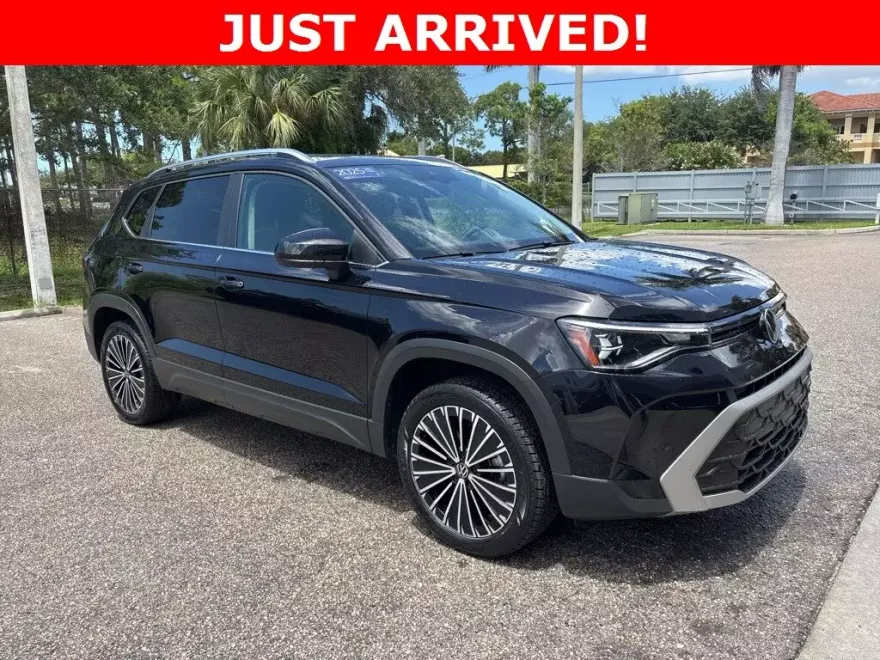 2025 Volkswagen Taos SE photo 1