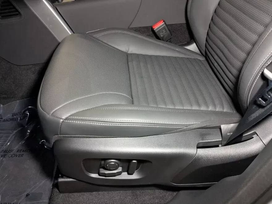 2025 Land Rover Discovery SE photo 1