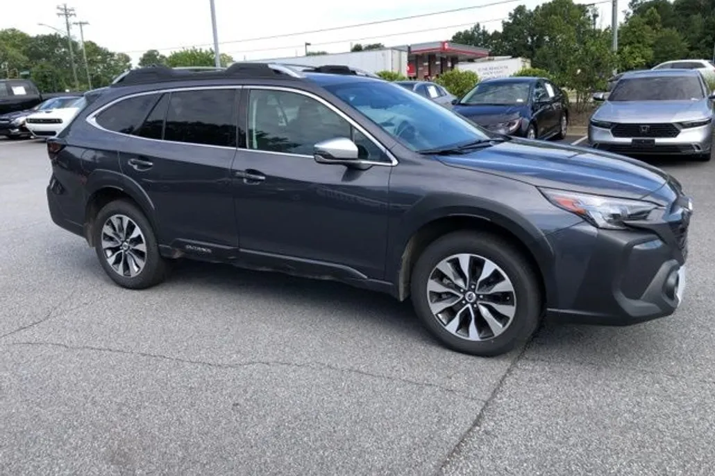 2024 Subaru Outback Touring photo 1