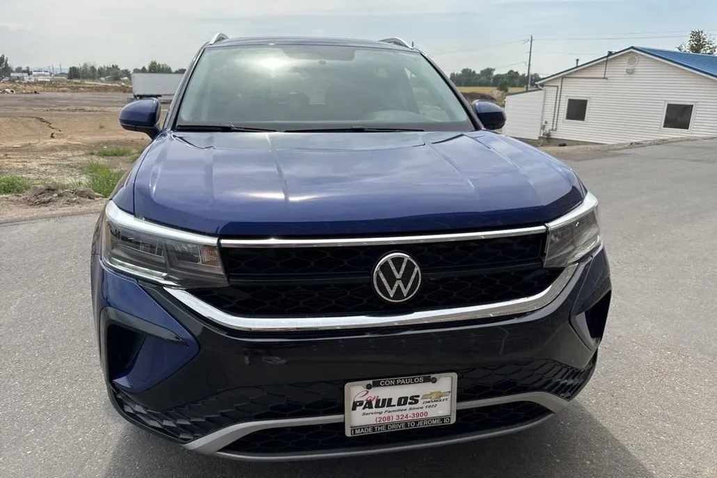 2022 Volkswagen Taos SE photo 1