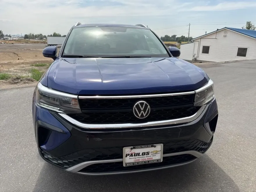 2022 Volkswagen Taos SE photo 1