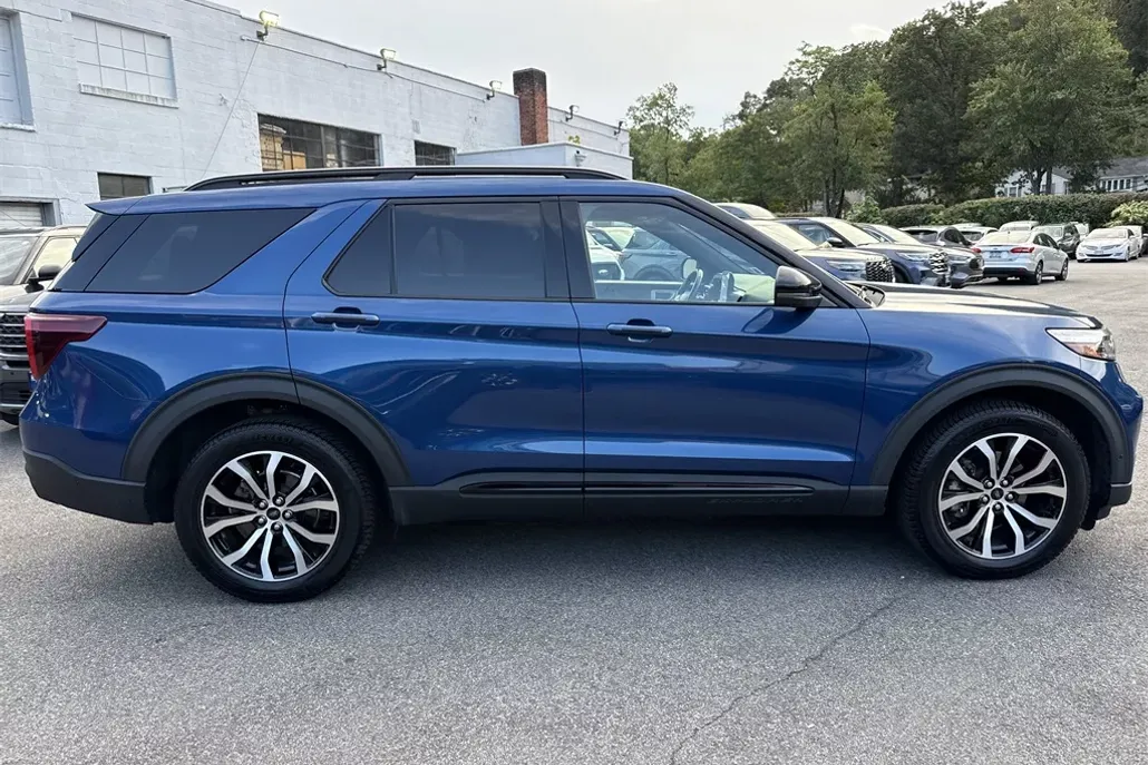 2021 Ford Explorer ST photo 1