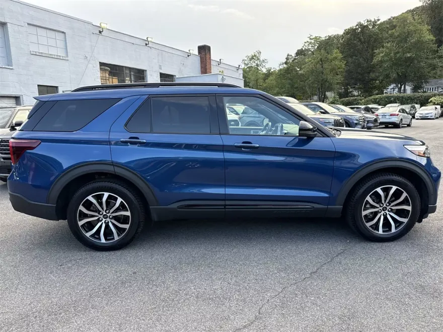 2021 Ford Explorer ST photo 1