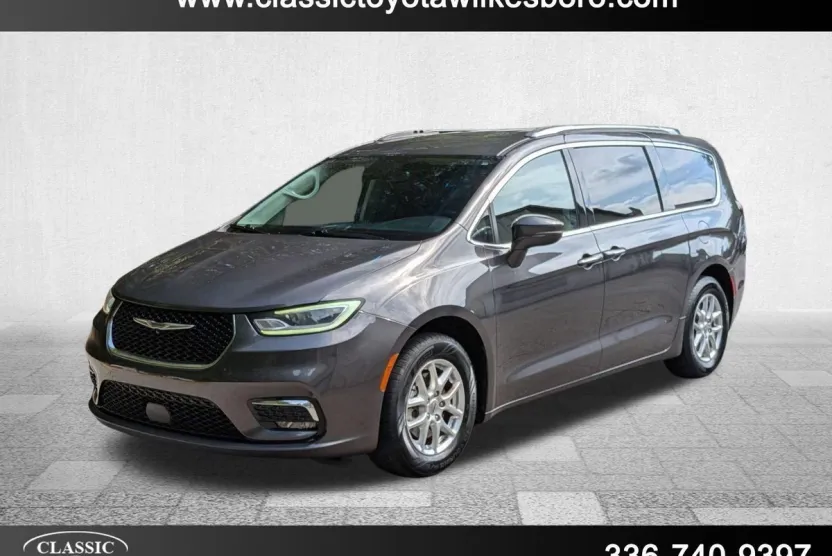 2021 Chrysler Pacifica Touring L photo 1