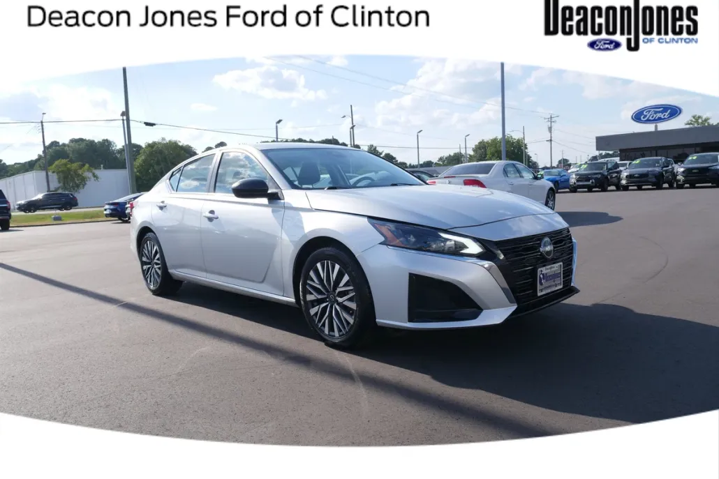2024 Nissan Altima 2.5 SV photo 1